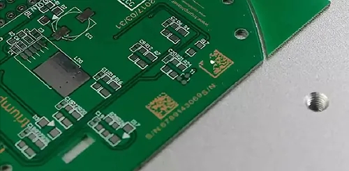 紫外激光打标机在PCB芯片方面的应用_8040威尼斯主站激光设备生产厂家